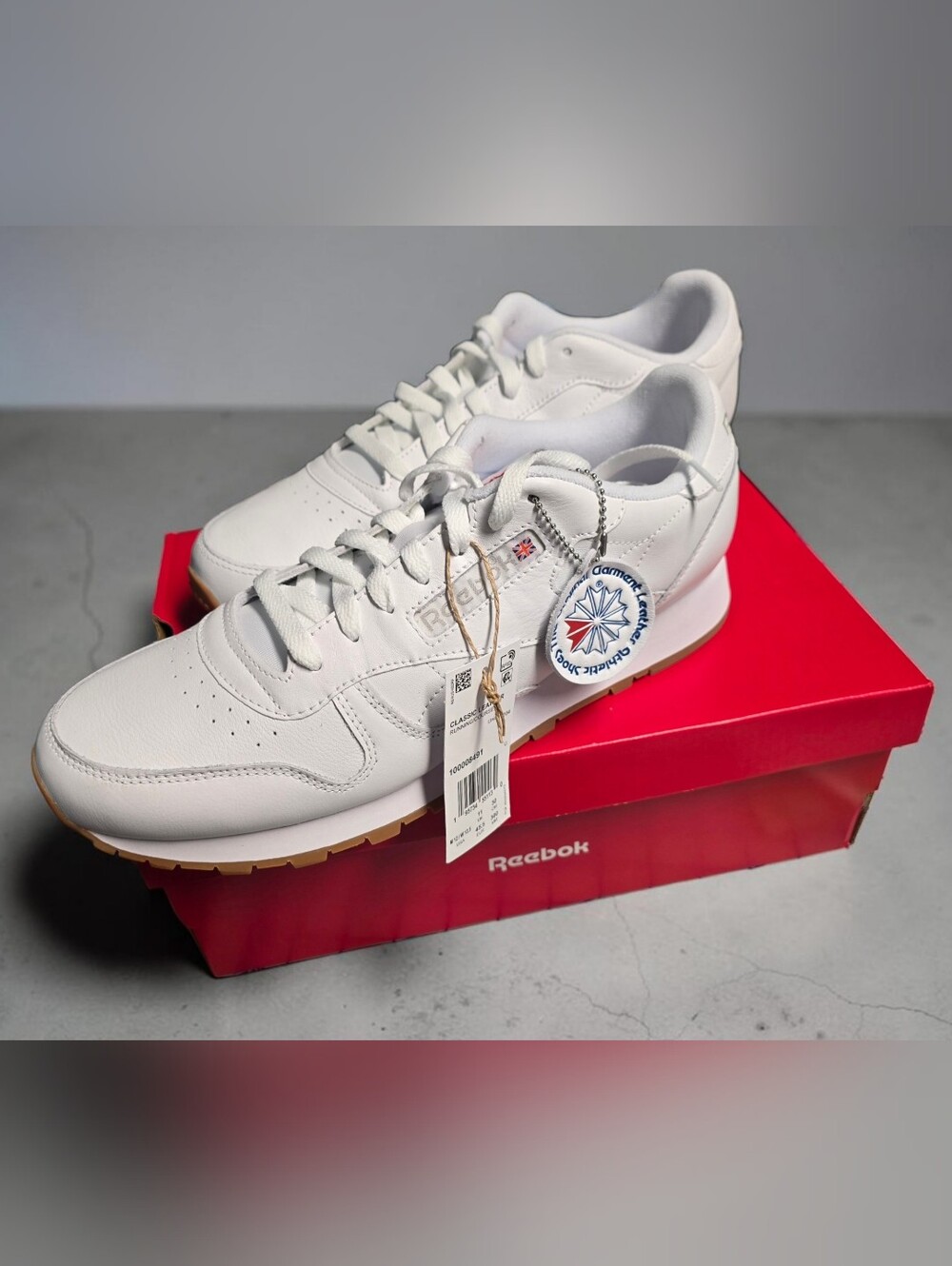 Reebok Classic White Low-Top Sneakers, Men's 12 Women's 13.5
